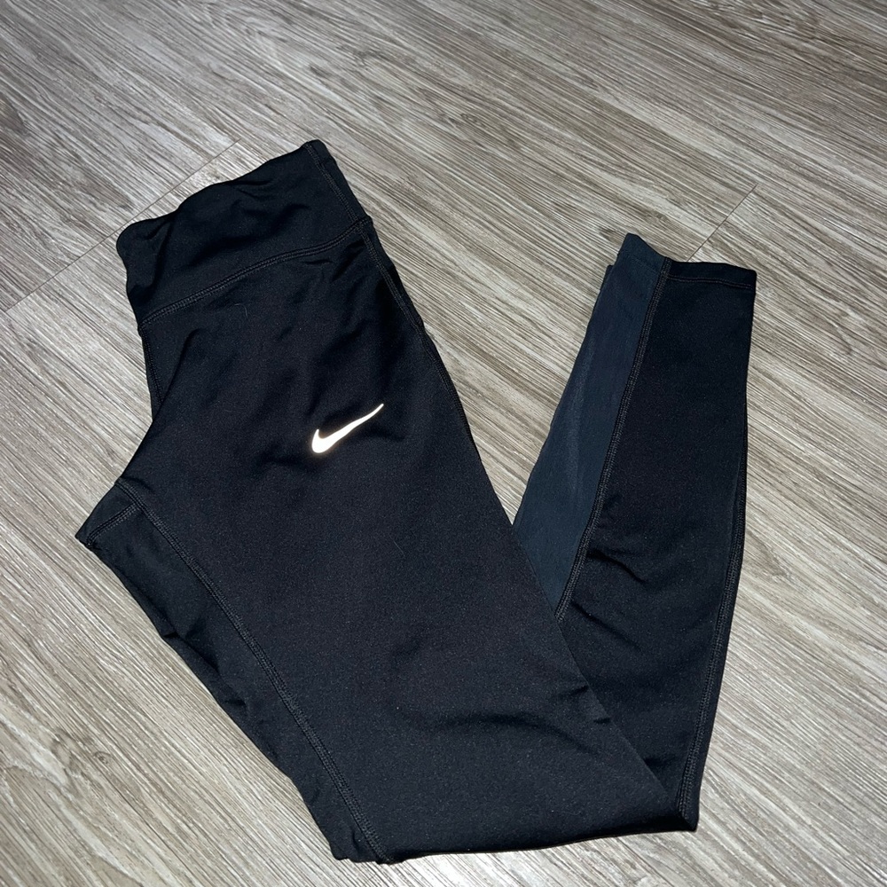 Black Nike leggings